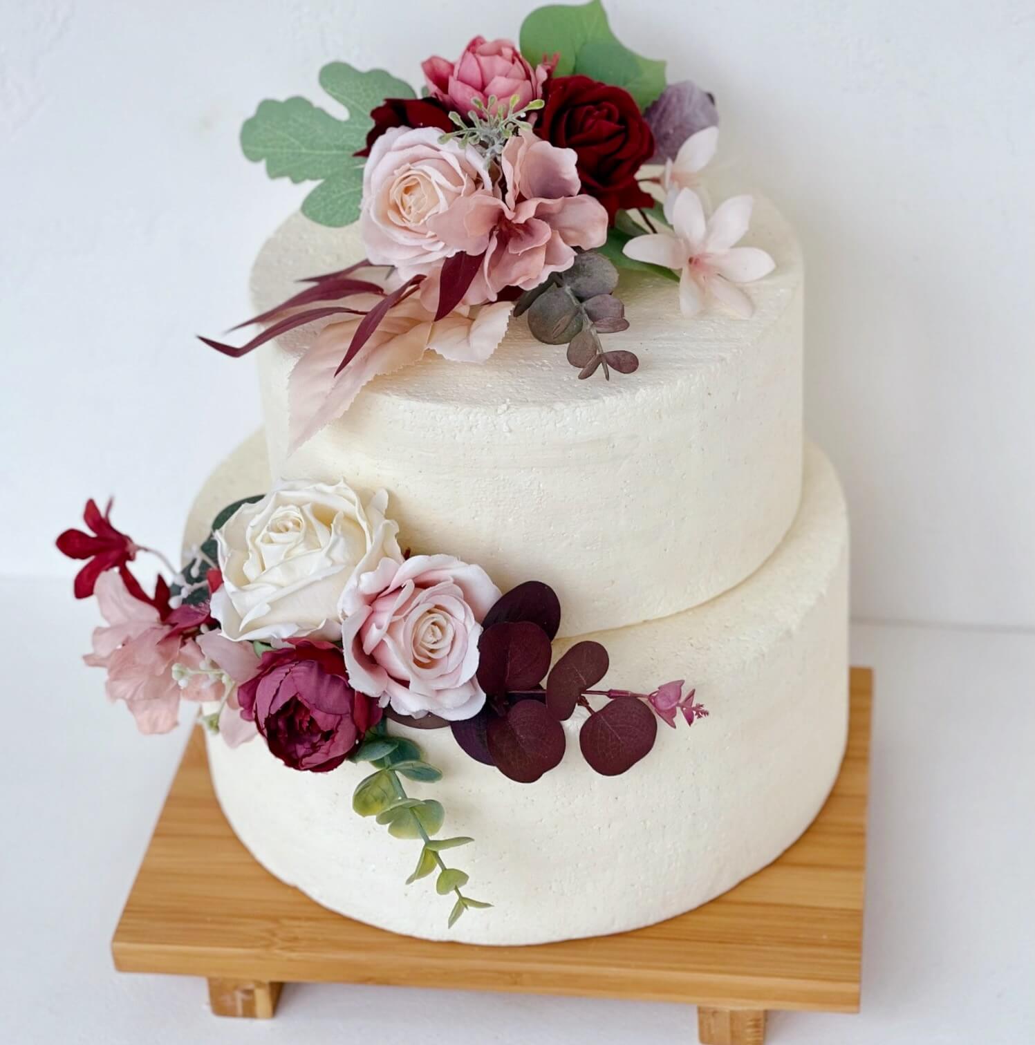 7 Best Ways to Add Flowers to Your Wedding Cake | Make Extra Special